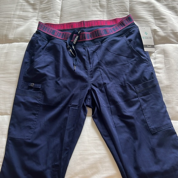 Med couture navy scrubs: medium - Picture 4 of 9